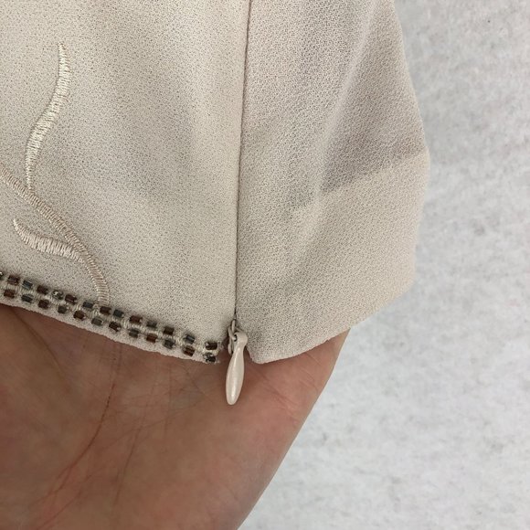 R&M Richards Women's Size 12 Beige Embroidered Round Neck Sleeveless Blouse - Picture 4 of 12